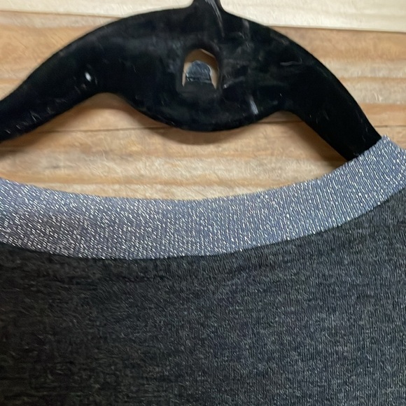 Banana Republic size XS Black Long Sleeve Sparkly Crewneck Collar Soft Blouse - Picture 6 of 6